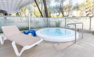 piscina hotel cimbel