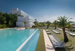 piscina exterior four points grand luxor