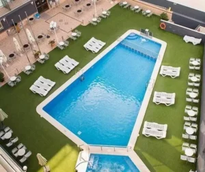 vista aerea piscina hotel melina benidorm