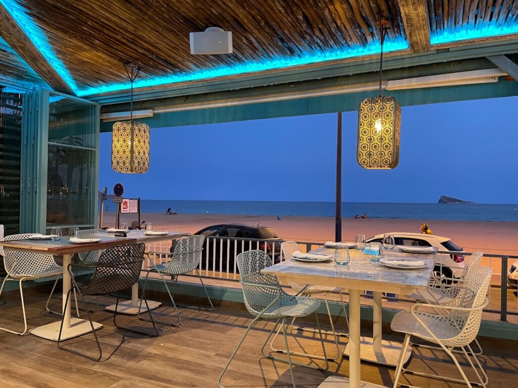 terraza de noche restaurante aruba