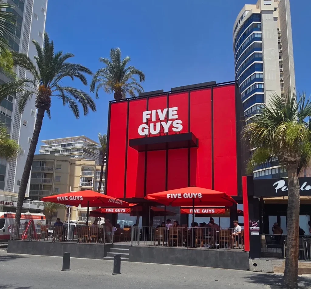 fachada five guys benidorm